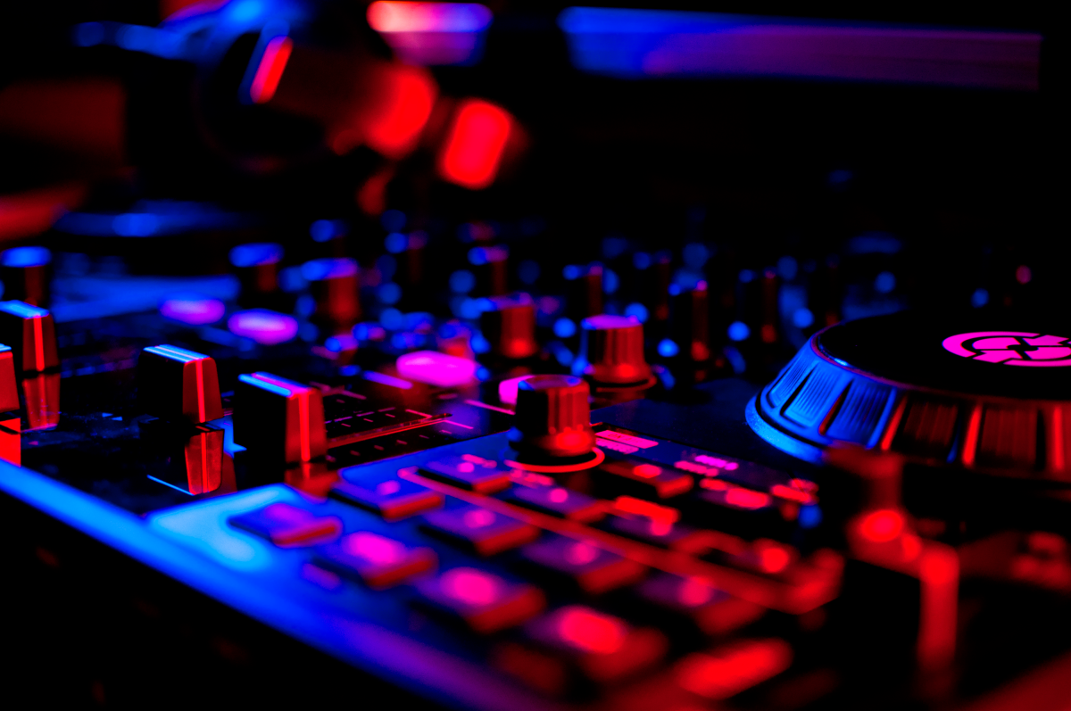 Фотография для Crystal Castles Night