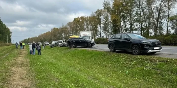 На трассе Казань-Оренбург грузовик спровоцировал аварию с четырьмя автомобилями