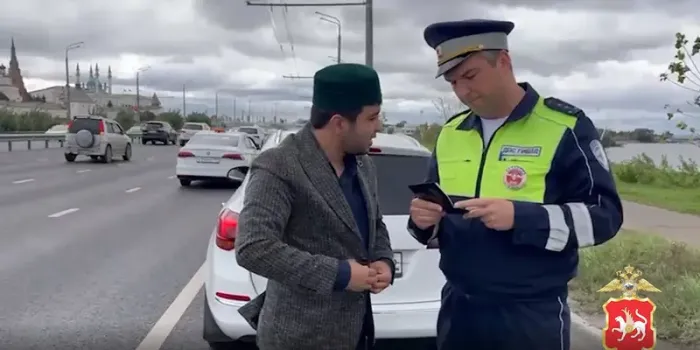 В Казани водитель заблокировал проезд скорой помощи