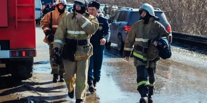 В Челнах сгорели два автомобиля в гаражном кооперативе