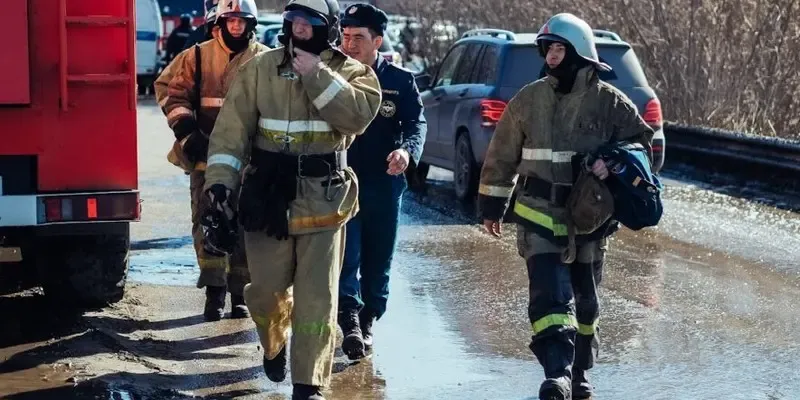 В Челнах сгорели два автомобиля в гаражном кооперативе