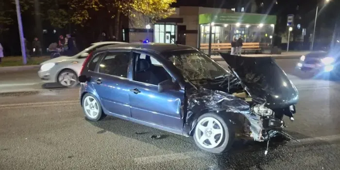 В Нижнекамске водитель выехал на встречку и спровоцировал аварию с двумя автомобилями