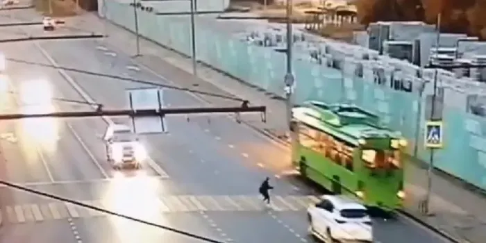В Казани водитель Kia сбил ребенка на самокате на пешеходном переходе
