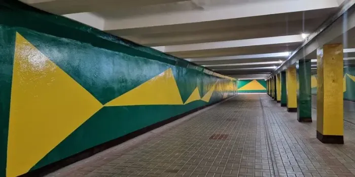 Спустя 10 лет в Челнах отремонтировали переход, который удивил Минниханова в 2015 году