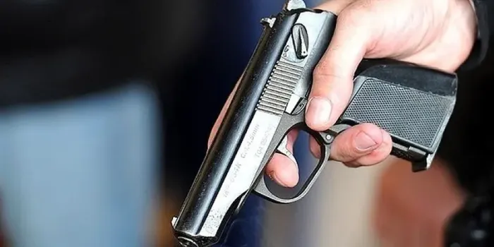 В Казани водитель KIA устроил стрельбу на дороге