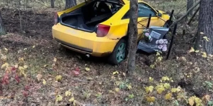 Под Елабугой автомобиль врезался в памятник жертвам ДТП