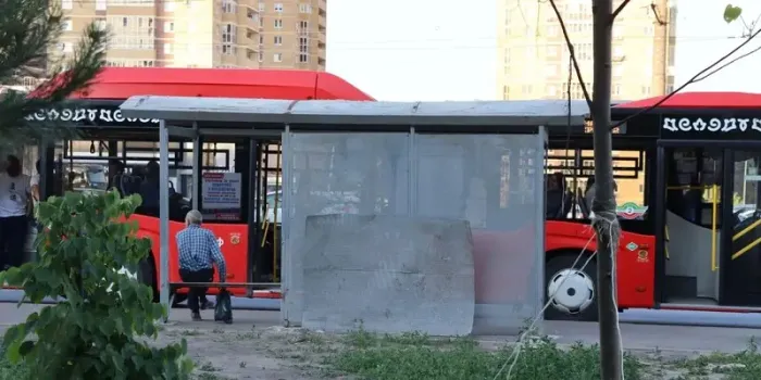 «Как шпроты в банке»: жители Казани жалуются на переполненные автобусы