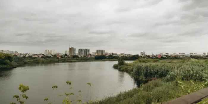 В Набережных Челнах затонул экскаватор, водитель погиб