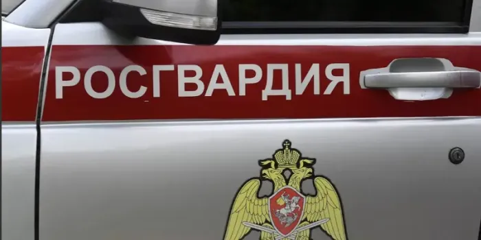 В Казани мужчина попытался вынести толстовку из фан-магазина во время матча