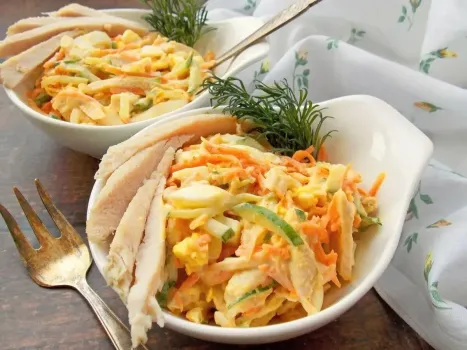 Рецепт сытного салата «Без повода»: всего из 3-х ингредиентов настоящее чудо — понравится всем