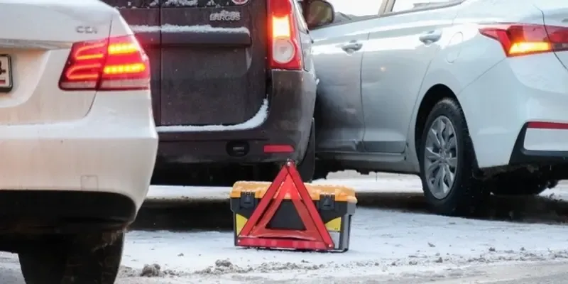 День жестянщика в Татарстане: снегопад спровоцировал массовую аварию на тра