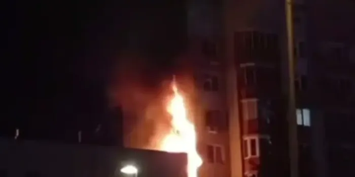 В Казани загорелся фасад жилого дома на улице Ямашева