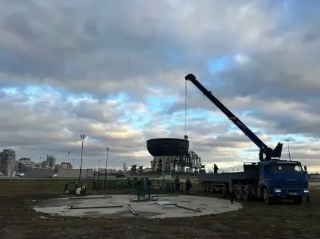 Новый год-2026 в Казани: в городе начали монтировать 35-метровую главную ёлку