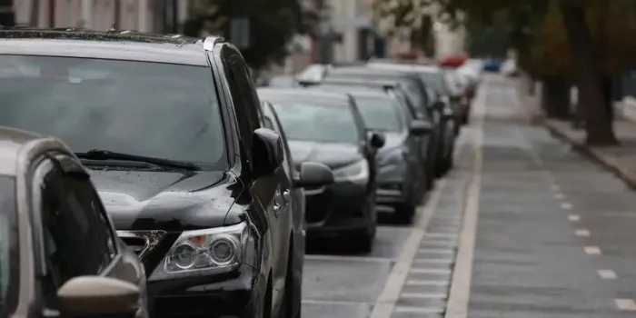 Парковка на газоне в Татарстане: что грозит автомобилистам