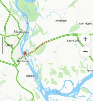 На трассе М12 образовалась шестикилометровая пробка из-за столкновения фур