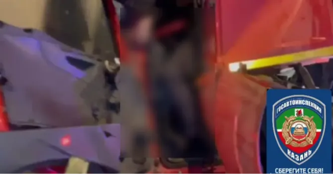 В Казани водитель КАМАЗа погиб в ДТП с припаркованным грузовиком