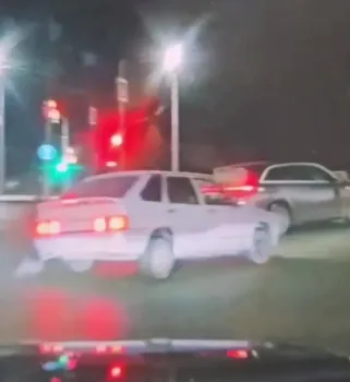 Стрелял из фейерверка по машине: в Казани дорожный конфликт перерос в разборки