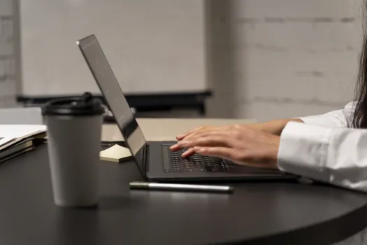 Кому в Татарстане запрещено работать в новогодние праздники: полный список защищённых категорий