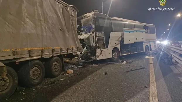 Из-за жуткого ДТП на трассе М-12 в сторону Казани парализовало движение транспорта