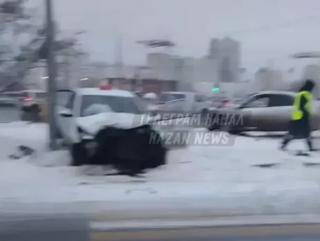 В Казани водитель «Лады» попал в больницу после столкновения с Hyundai
