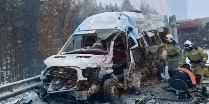 Под Альметьевском лобовое столкновение спровоцировало массовое ДТП: есть жертвы