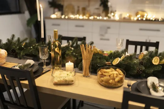 Новогодний стол без риска: как правильно хранить праздничные блюда