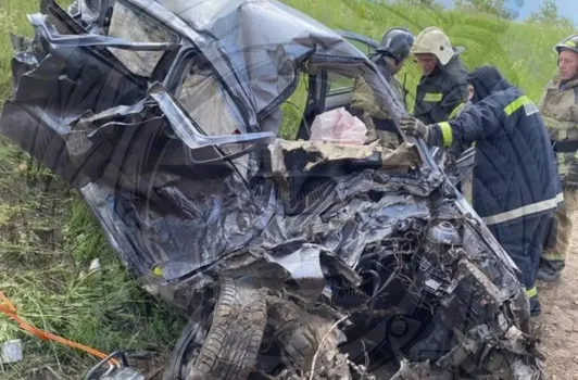 В Татарстане разбился насмерть водитель легковушки