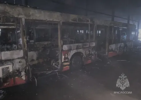 Пять автобусов сгорели ночью в Казани