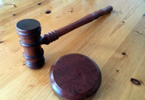 Экс-полицейского из Челнов отправили под домашний арест по делу о взятке