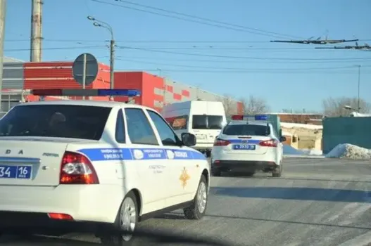 Беспилотный автомобиль с пассажирами остановили в Казани