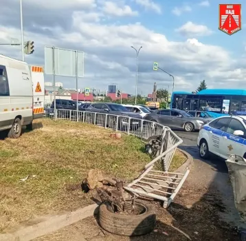 В Набережных Челнах Infiniti угодил в жесткое ДТП