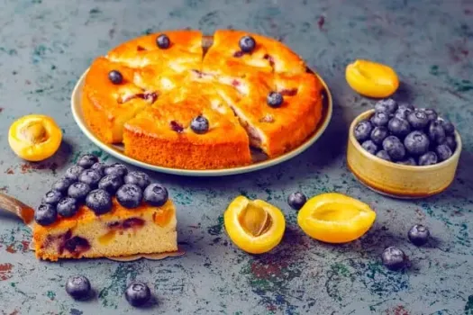 Беру сливу и яйца: готовлю вкуснейший пирог за 10 минут — семья будет просить его ежедневно
