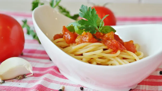 4 лайфхака, как готовить быстрее и вкуснее — и не проводить на кухне по полдня