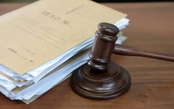 В Челнах подросток помял машину, выкинув вейп с высоты