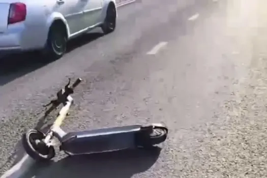 В Казани водитель на пешеходном переходе сбил самокатчика