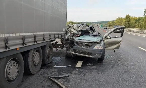 В Татарстане «Лада Ларгус» врезалась в «КамАЗ»: два человека погибли