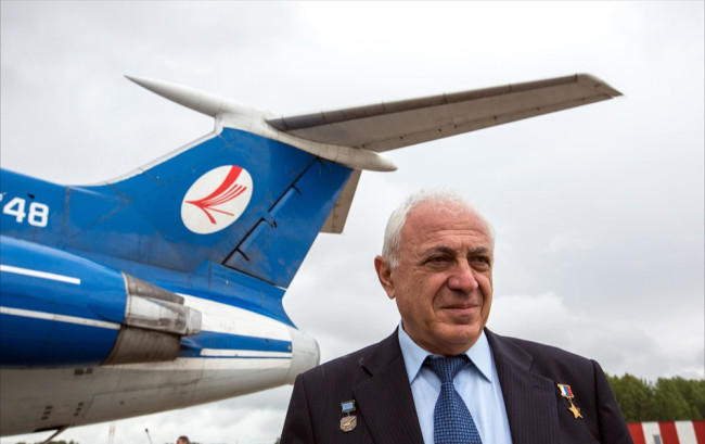 Умер летчик-испытатель Рубен Есаян, совершивший 80 полетов в Антарктиду