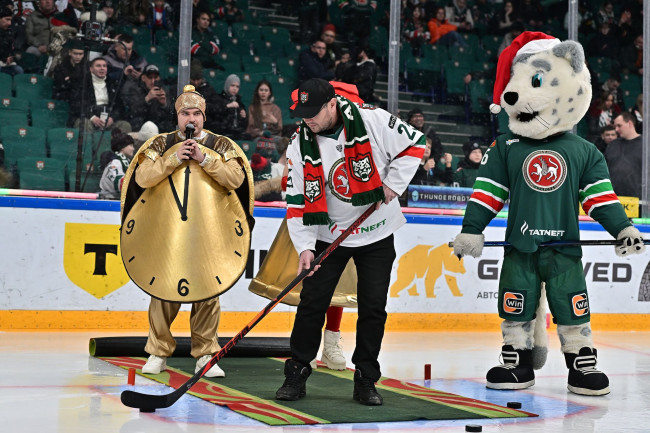 Казанец Даниил выиграл iPhone в конкурсе бросков на матче &laquo;Ак Барса&raquo;