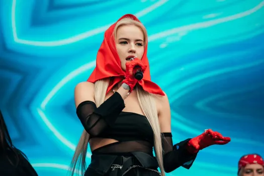 Челнинская певица ANILEDA представила песню о подвиге медсестры Зенты