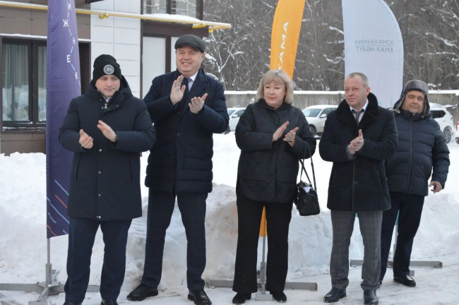 Ключи от новых квартир получили 13 врачей Нижнекамска