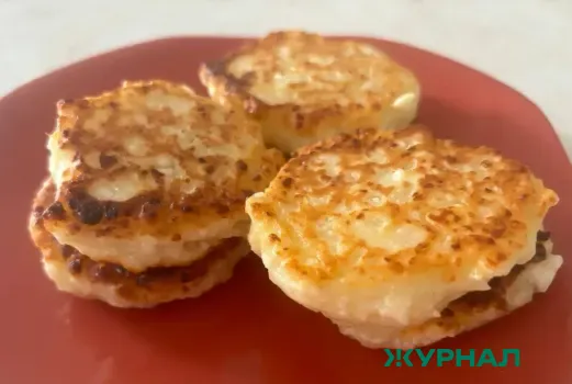 Мясные оладьи с овощами за 10 минут: сытный ужин на скорую руку