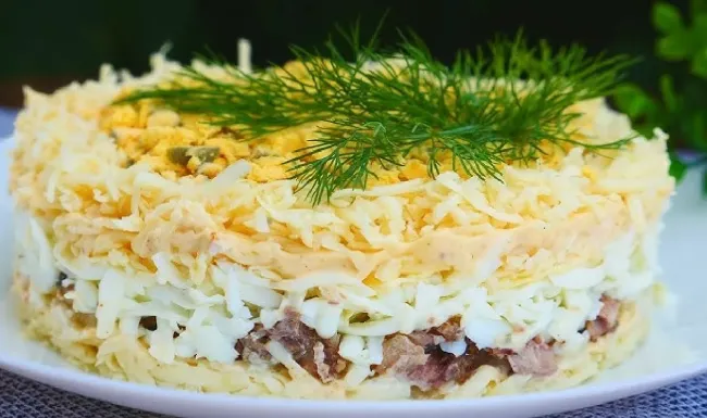 Салат &laquo;Первый снежок&raquo;: простой рецепт для новогоднего стола