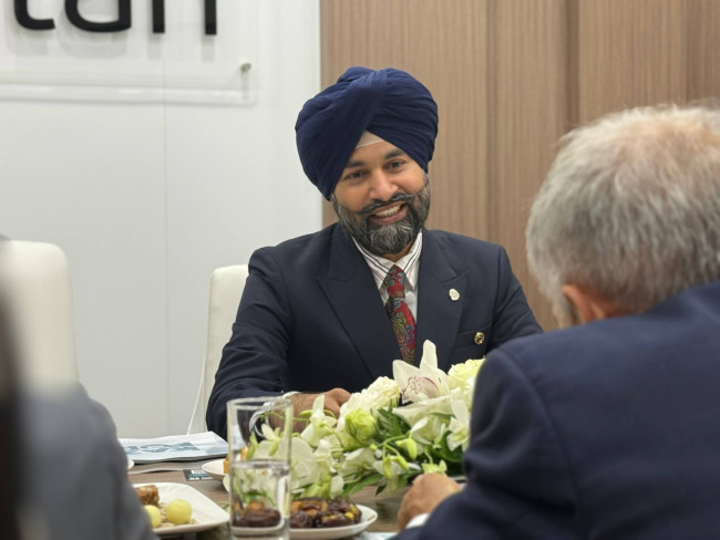 Минниханов встретился с президентом палаты инвестиций Индии Наги в Казани