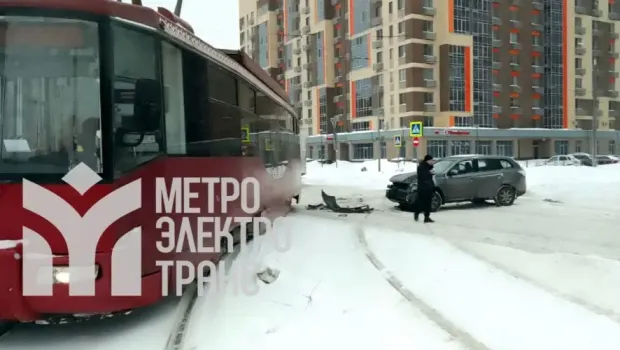 Опора упала на улице Большая Крыловка, троллейбусы №&thinsp;1 временно не работают