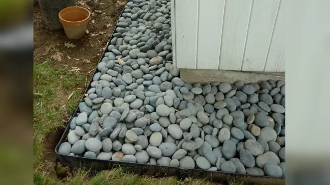 Укладываем мягкую отмостку без цемента: простой способ защитить фундамент от влаги