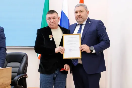 В Верхнеуслонском районе наградили участника СВО Тагира Гильфанова медалью &laquo;За храбрость&raquo; II степени