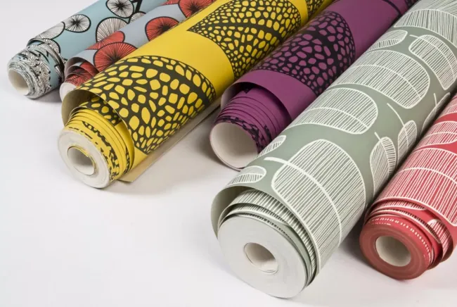 Как использовать остатки обоев для стильного декора: 3 простых идеи