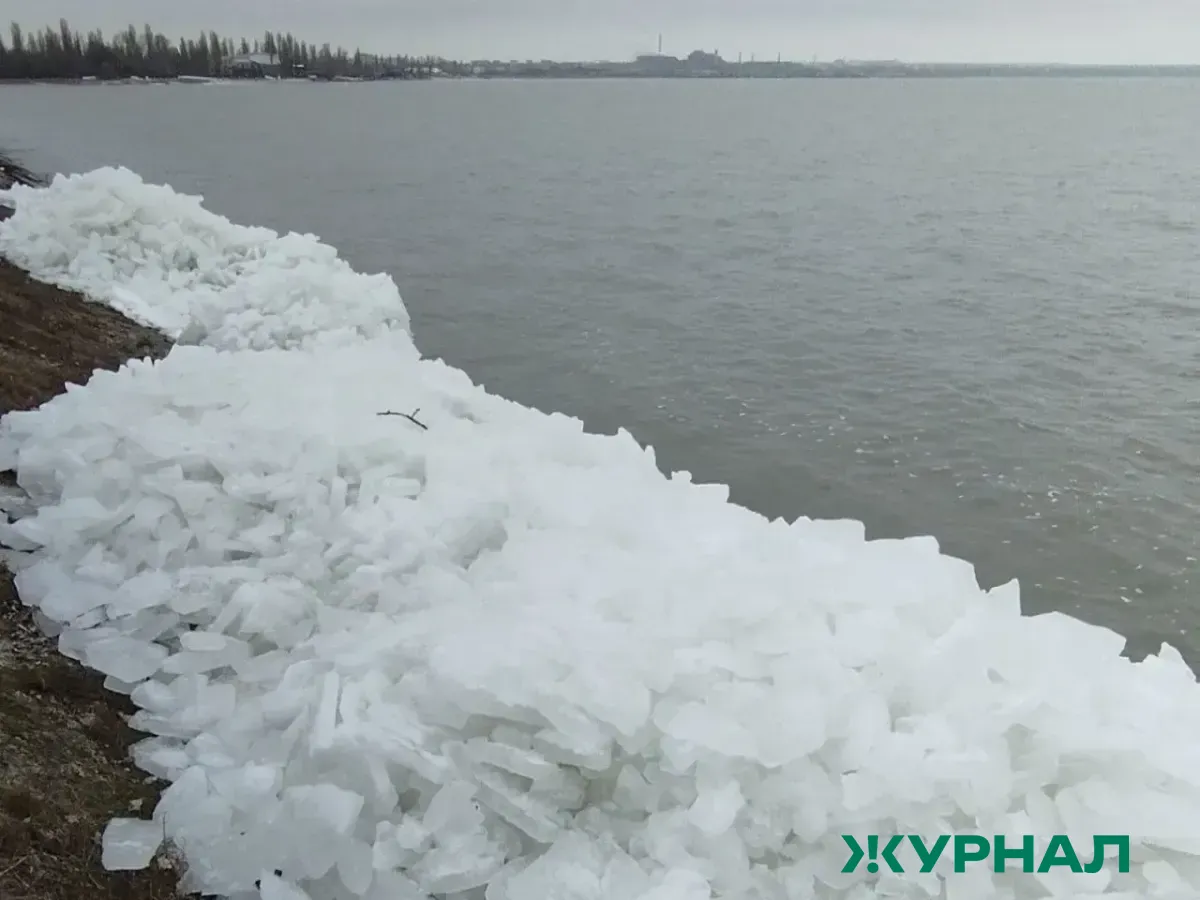 Спасение рыбы на озере Каракуль: волонтёры пробурили 500 лунок