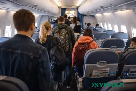 Самолёт из Санкт-Петербурга в Нижнекамск приземлился в Москве из-за трещины в стекле