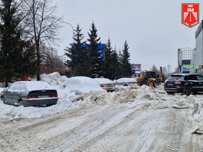 Дорожники Набережных Челнов очистили дублер проспекта Мира от снега